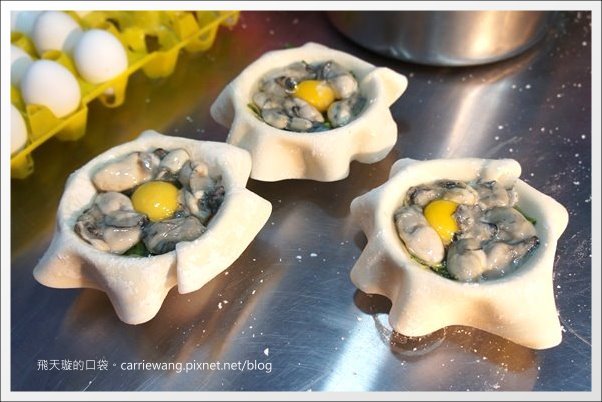 【高雄六合夜市】必吃小吃美食推薦。鄭老牌木瓜牛奶+土魠魚焿+方記水餃+烤肉之家+宏餅鋪胡椒餅+胖胖蚵仔包+六合海產粥+林記八寶冰 @飛天璇的口袋