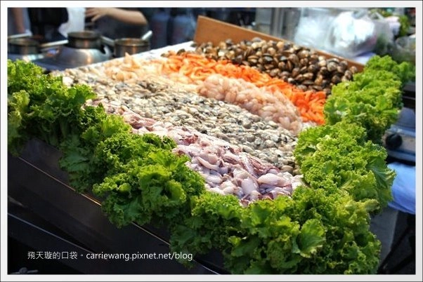 【高雄六合夜市】必吃小吃美食推薦。鄭老牌木瓜牛奶+土魠魚焿+方記水餃+烤肉之家+宏餅鋪胡椒餅+胖胖蚵仔包+六合海產粥+林記八寶冰 @飛天璇的口袋