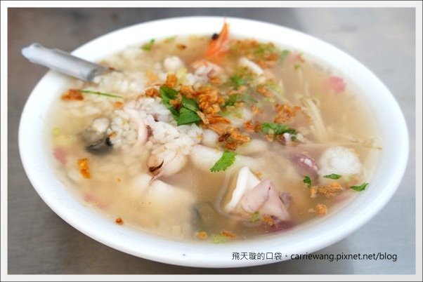 【高雄六合夜市】必吃小吃美食推薦。鄭老牌木瓜牛奶+土魠魚焿+方記水餃+烤肉之家+宏餅鋪胡椒餅+胖胖蚵仔包+六合海產粥+林記八寶冰 @飛天璇的口袋