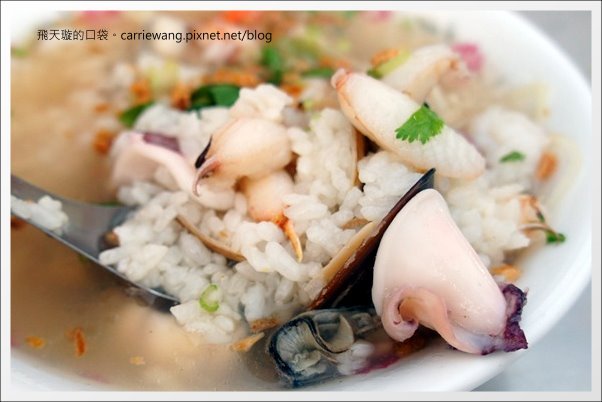 【高雄六合夜市】必吃小吃美食推薦。鄭老牌木瓜牛奶+土魠魚焿+方記水餃+烤肉之家+宏餅鋪胡椒餅+胖胖蚵仔包+六合海產粥+林記八寶冰 @飛天璇的口袋