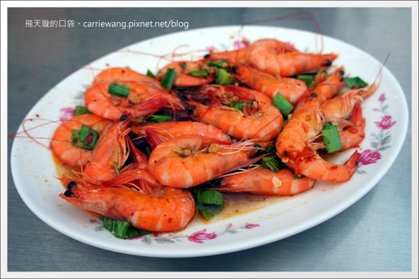 【高雄六合夜市】必吃小吃美食推薦。鄭老牌木瓜牛奶+土魠魚焿+方記水餃+烤肉之家+宏餅鋪胡椒餅+胖胖蚵仔包+六合海產粥+林記八寶冰 @飛天璇的口袋