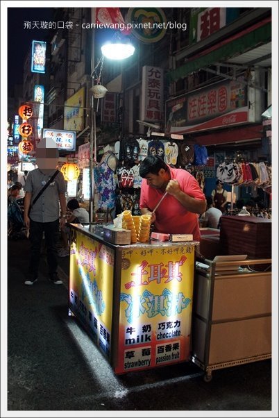 【高雄六合夜市】必吃小吃美食推薦。鄭老牌木瓜牛奶+土魠魚焿+方記水餃+烤肉之家+宏餅鋪胡椒餅+胖胖蚵仔包+六合海產粥+林記八寶冰 @飛天璇的口袋