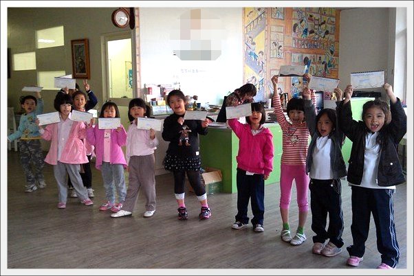 【聖誕節活動分享】寄給聖誕老公公的卡片回信囉！(附上加拿大、德國、香港、法國、美國和挪威聖誕老公公的地址) @飛天璇的口袋