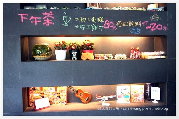 【台中咖啡館】52 Caf&eacute;．3D立體小熊拉花拿鐵很威，但是服務呢？！ @飛天璇的口袋