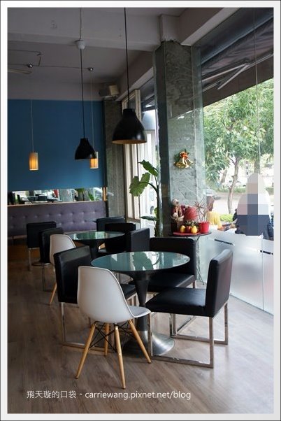 【台中咖啡館】52 Caf&eacute;．3D立體小熊拉花拿鐵很威，但是服務呢？！ @飛天璇的口袋