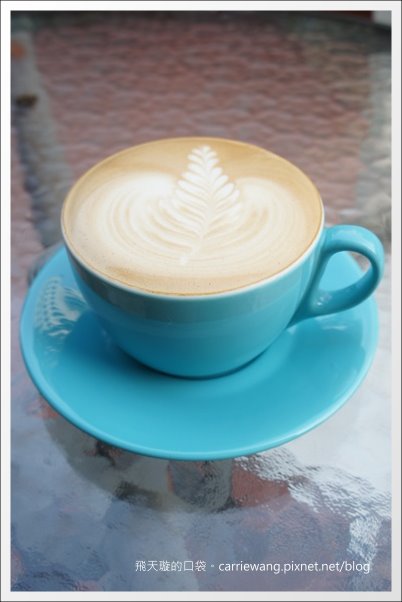 【台中咖啡館】52 Caf&eacute;．3D立體小熊拉花拿鐵很威，但是服務呢？！ @飛天璇的口袋