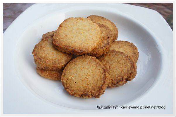 【台中咖啡館】52 Caf&eacute;．3D立體小熊拉花拿鐵很威，但是服務呢？！ @飛天璇的口袋