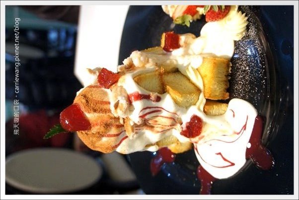 【台中美食推薦】跳舞香水．Dance Perfume@中友百貨B2。土石流蜜糖吐司到台中囉！ @飛天璇的口袋