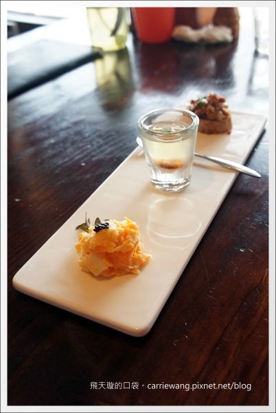 【台中義大利麵】夠義式創意料理。燉飯上舖滿了一層又一層的松阪豬，真是太犯規了！ @飛天璇的口袋