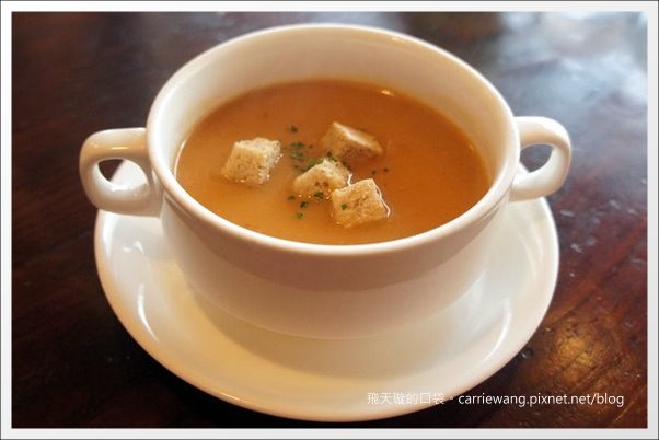 【台中義大利麵】夠義式創意料理。燉飯上舖滿了一層又一層的松阪豬，真是太犯規了！ @飛天璇的口袋