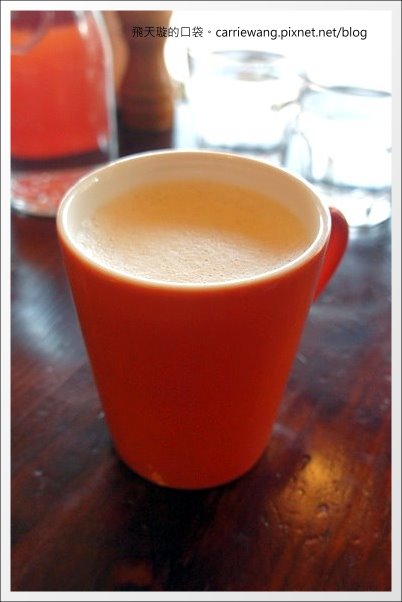 【台中義大利麵】夠義式創意料理。燉飯上舖滿了一層又一層的松阪豬，真是太犯規了！ @飛天璇的口袋