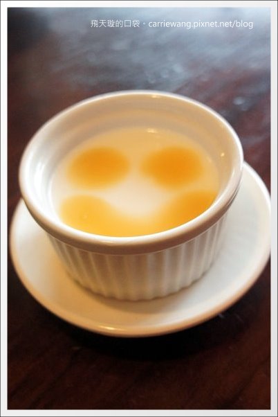 【台中義大利麵】夠義式創意料理。燉飯上舖滿了一層又一層的松阪豬，真是太犯規了！ @飛天璇的口袋