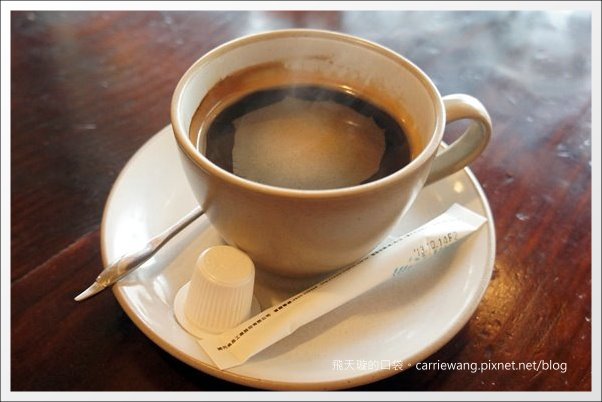 【台中義大利麵】夠義式創意料理。燉飯上舖滿了一層又一層的松阪豬，真是太犯規了！ @飛天璇的口袋