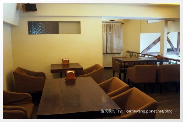 【台中義大利麵】夠義式創意料理。燉飯上舖滿了一層又一層的松阪豬，真是太犯規了！ @飛天璇的口袋