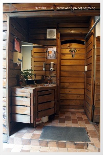 【台中義大利麵】夠義式創意料理。燉飯上舖滿了一層又一層的松阪豬，真是太犯規了！ @飛天璇的口袋