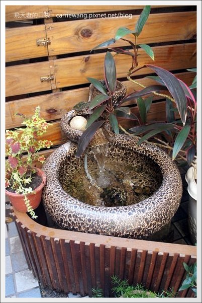 【台中義大利麵】夠義式創意料理。燉飯上舖滿了一層又一層的松阪豬，真是太犯規了！ @飛天璇的口袋