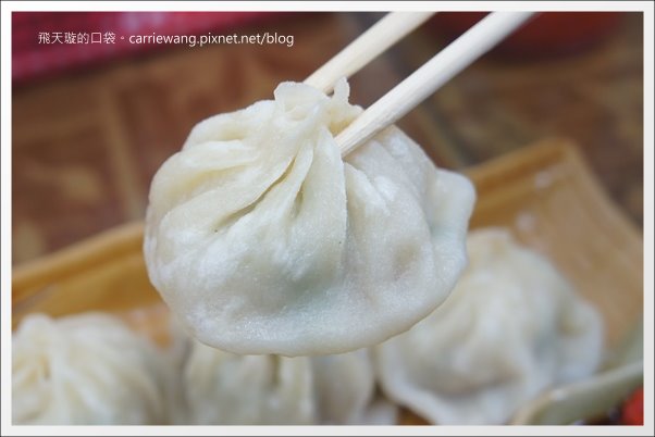 【中壢中原夜市】必吃小吃美食推薦。包甲好蔥燒包+皇后先生+御冠園鮮肉湯包+中原第一家麻辣豆腐+申園爆漿紅豆餅+高記老牌紅心粉圓+家鄉碳烤雞排 @飛天璇的口袋