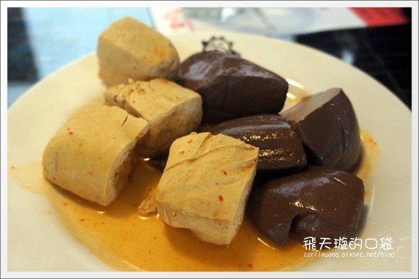 【台中火鍋吃到飽】小蒙牛頂級麻辣養生鍋。火鍋店也有三層&hellip;肉！ @飛天璇的口袋