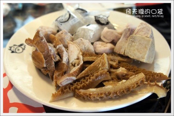 【台中火鍋吃到飽】小蒙牛頂級麻辣養生鍋。火鍋店也有三層&hellip;肉！ @飛天璇的口袋