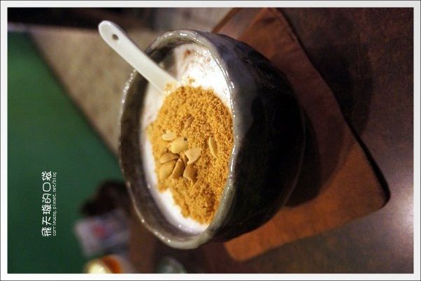 【台中美食】三時茶房．杏仁茶專門。沒有藥水味的杏仁茶+復古氛圍的老房子~ @飛天璇的口袋