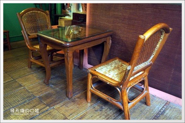 【台中美食】三時茶房．杏仁茶專門。沒有藥水味的杏仁茶+復古氛圍的老房子~ @飛天璇的口袋