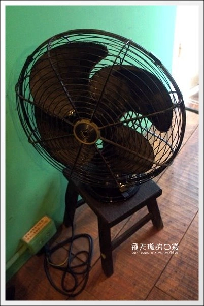 【台中美食】三時茶房．杏仁茶專門。沒有藥水味的杏仁茶+復古氛圍的老房子~ @飛天璇的口袋