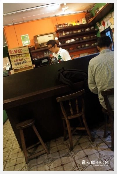 【台中美食】三時茶房．杏仁茶專門。沒有藥水味的杏仁茶+復古氛圍的老房子~ @飛天璇的口袋