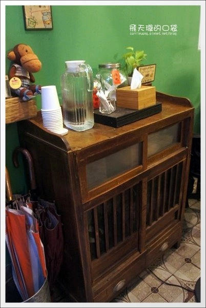 【台中美食】三時茶房．杏仁茶專門。沒有藥水味的杏仁茶+復古氛圍的老房子~ @飛天璇的口袋