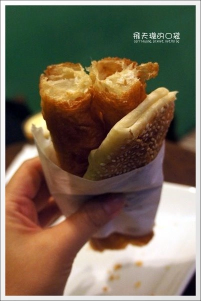 【台中美食】三時茶房．杏仁茶專門。沒有藥水味的杏仁茶+復古氛圍的老房子~ @飛天璇的口袋