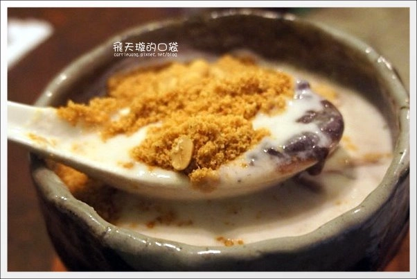 【台中美食】三時茶房．杏仁茶專門。沒有藥水味的杏仁茶+復古氛圍的老房子~ @飛天璇的口袋