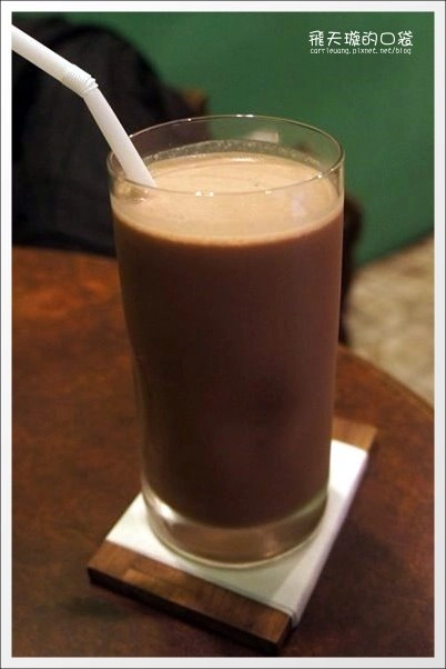 【台中美食】三時茶房．杏仁茶專門。沒有藥水味的杏仁茶+復古氛圍的老房子~ @飛天璇的口袋