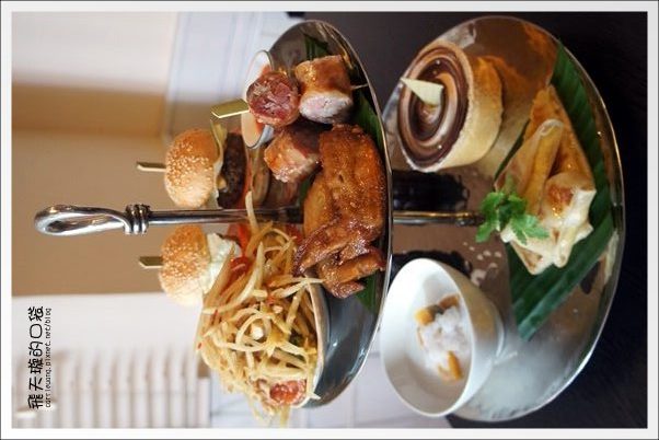 【台中下午茶】Kiki Thai Caf&eacute;。泰式餐廳也有賣二層下午茶~ @飛天璇的口袋