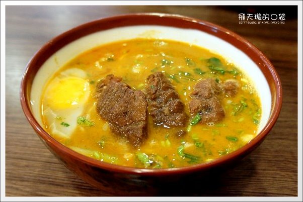 【台中牛肉麵推薦】牛佬牛肉麵專門店。讓不愛吃牛肉麵的我，也愛上了牛肉麵&hellip;❤(同場加映：2013文昌國小櫻花季) @飛天璇的口袋