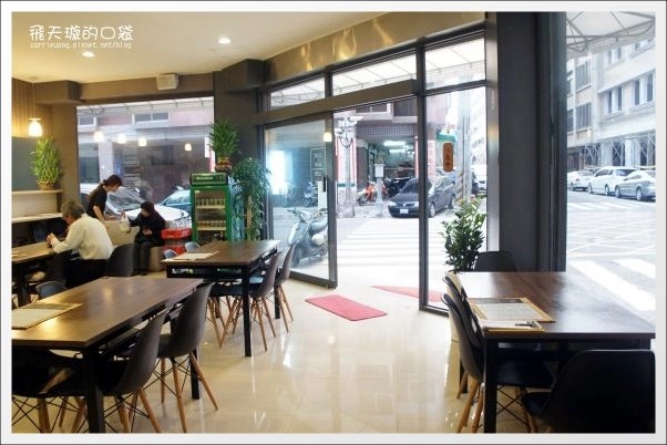 【台中牛肉麵推薦】牛佬牛肉麵專門店。讓不愛吃牛肉麵的我，也愛上了牛肉麵&hellip;❤(同場加映：2013文昌國小櫻花季) @飛天璇的口袋