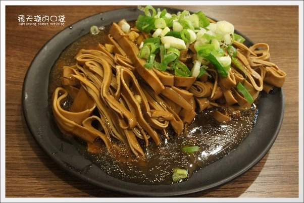 【台中牛肉麵推薦】牛佬牛肉麵專門店。讓不愛吃牛肉麵的我，也愛上了牛肉麵&hellip;❤(同場加映：2013文昌國小櫻花季) @飛天璇的口袋