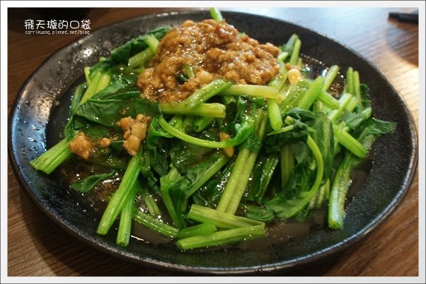 【台中牛肉麵推薦】牛佬牛肉麵專門店。讓不愛吃牛肉麵的我，也愛上了牛肉麵&hellip;❤(同場加映：2013文昌國小櫻花季) @飛天璇的口袋