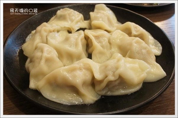 【台中牛肉麵推薦】牛佬牛肉麵專門店。讓不愛吃牛肉麵的我，也愛上了牛肉麵&hellip;❤(同場加映：2013文昌國小櫻花季) @飛天璇的口袋