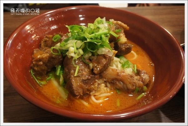 【台中牛肉麵推薦】牛佬牛肉麵專門店。讓不愛吃牛肉麵的我，也愛上了牛肉麵&hellip;❤(同場加映：2013文昌國小櫻花季) @飛天璇的口袋