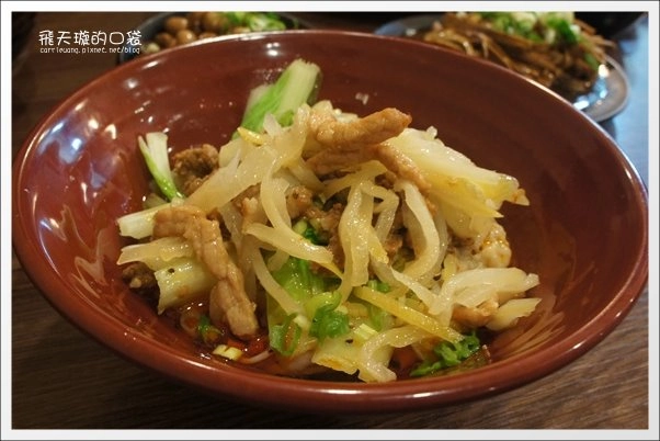 【台中牛肉麵推薦】牛佬牛肉麵專門店。讓不愛吃牛肉麵的我，也愛上了牛肉麵&hellip;❤(同場加映：2013文昌國小櫻花季) @飛天璇的口袋