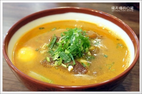 【台中牛肉麵推薦】牛佬牛肉麵專門店。讓不愛吃牛肉麵的我，也愛上了牛肉麵&hellip;❤(同場加映：2013文昌國小櫻花季) @飛天璇的口袋