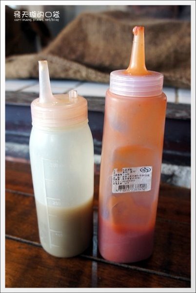 台南小吃美食一日遊｜小南米糕+品香肉粽+深藍咖啡館+阿明豬心冬粉+莊子土豆仁湯+莉莉水果店 @飛天璇的口袋