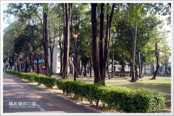 台南小吃美食一日遊｜小南米糕+品香肉粽+深藍咖啡館+阿明豬心冬粉+莊子土豆仁湯+莉莉水果店 @飛天璇的口袋