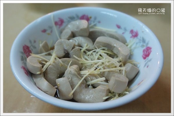 台南小吃美食一日遊｜小南米糕+品香肉粽+深藍咖啡館+阿明豬心冬粉+莊子土豆仁湯+莉莉水果店 @飛天璇的口袋