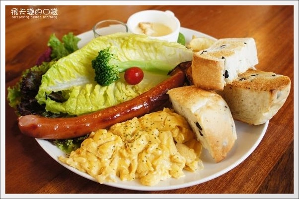 台中西區｜田樂小公園店．老宅改建早午餐店，坐擁公園綠意美景 @飛天璇的口袋