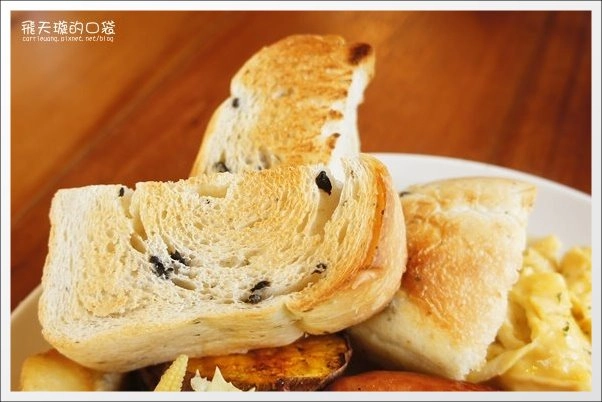 台中西區｜田樂小公園店．老宅改建早午餐店，坐擁公園綠意美景 @飛天璇的口袋