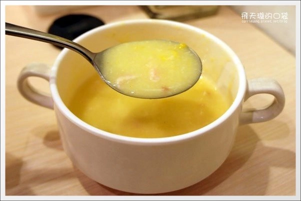 【台中披薩吃到飽】喬e歐爸爸手工披薩。有鹹蛋超人口味耶！ @飛天璇的口袋