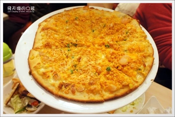 【台中披薩吃到飽】喬e歐爸爸手工披薩。有鹹蛋超人口味耶！ @飛天璇的口袋