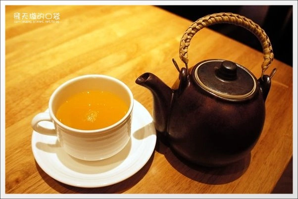 【台中泰式餐廳】泰過熱時尚泰式料理。新加坡來的好滋味，全新菜單再出擊！ @飛天璇的口袋