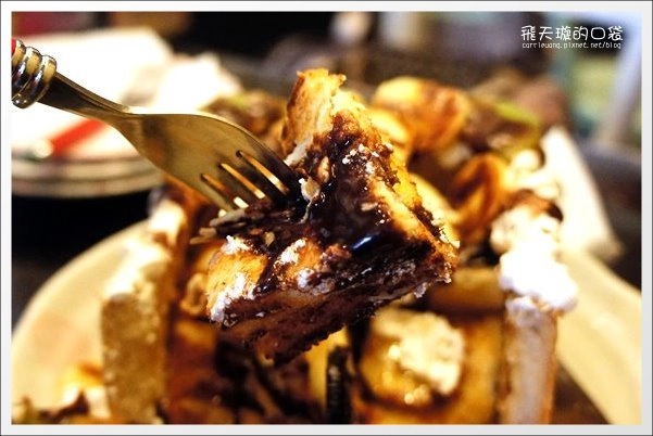 【台中美食】朋友家．日式輕食、甜點、沙冰。平等市場老屋新生 @飛天璇的口袋