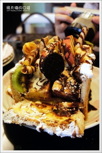 【台中美食】朋友家．日式輕食、甜點、沙冰。平等市場老屋新生 @飛天璇的口袋